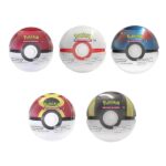 Carte Pokemon TIN POKEBALL Metallo 2025 - VERSIONE ITALIANA - Contiene 3 buste - ORIGINE PERDUTA e altre - UNA (1) POKE BALL Casuale