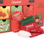 Colourbook - Calendario dell’Avvento 2025, Edizione Fabbrica degli Elfi, 24 Sorprese Esclusive e Utili, Scatola Rigida da Collezione con Cassetti, Idea Regalo Creativa per Natale - immagine 5