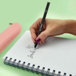 LEGAMI - Set di 13 Penne Gel Cancellabili, Inchiostro Termosensibile e Colorato, Design Divertente a Forma di Barile, Punta 0,7 mm, Motivi Animali Panda, Lama, Unicorno - immagine 5