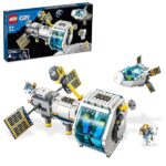 LEGO City Stazione Spaziale Lunare, Giocattoli Ispirati alla NASA, 5 Minifigure di Astronauti, Giochi Creativi per Bambini dai 6 Anni in su,
