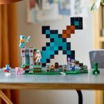 LEGO Minecraft L'Avamposto della Spada Giocattolo da Costruire con Figure di Creeper, Soldato, Guerriero Guardiano e Scheletro, Giochi per Bambini e Bambine da 8 Anni, Idea Regalo di Compleanno 21244 - immagine 3