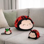 Legami - Peluche Plush Super Soft!, Tema Ladybug, Formato Mini, con Carta d'Identità personalizzabile, Sta in Piedi da Solo, 14x15x12 cm - immagine 5