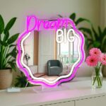 Legami - Specchio con Luce Led Effetto Neon, It's a Sign, Alimentazione Tramite Cavo Tipo-C (incluso). Base D'Appoggio Removibile e Fori di Fissaggio per Appenderelo - immagine 6