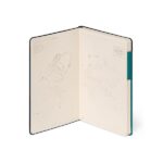 Legami - Taccuino a righe, Medium,192 Pagine, Copertina in morbido PU, in Carta certificata FSC®, Carta avorio 90 g/m², Planner mensile, Rubrica, Segnalibro, 13x21 cm, Colore Malachite Green - immagine 4